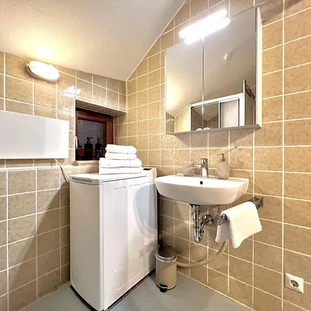 Maisonette-wohnung Mit Balkon アパート